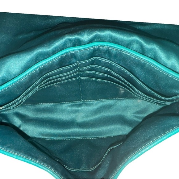 ▶️ COACH ◀️ PARK LEATHER LARGE FLAP WRISTLET
SILVER/TURQUOISE - Picture 10 of 13